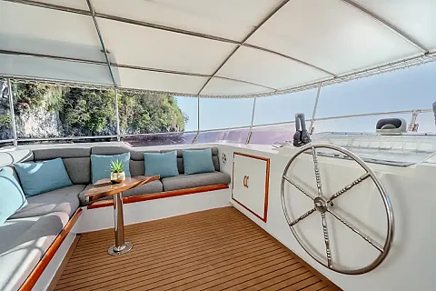  Princess of Siam | 72ft King Yacht | Charter Yacht in Phuket