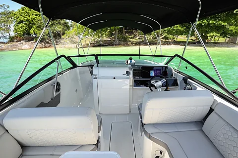  Grand prix | 27ft Sea Ray | Charter Yacht in Phuket