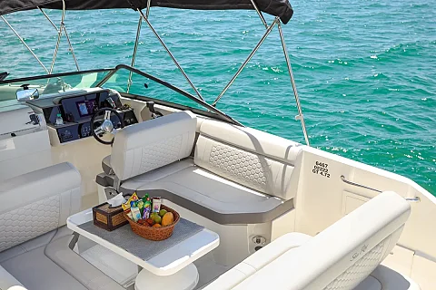  Grand prix | 27ft Sea Ray | Charter Yacht in Phuket
