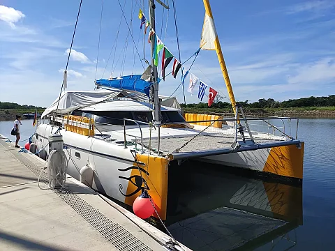  Parrot | 40ft Fountaine Pajot | Charter Yacht in Krabi